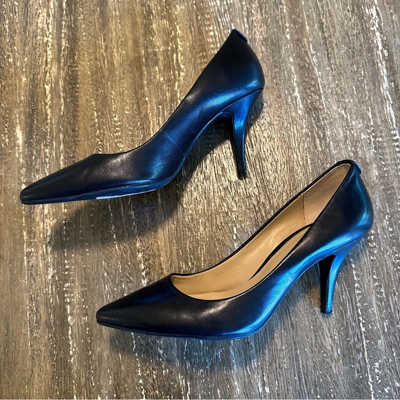 Women's Michael Kors Dorothy Leather Pump Heel Shoes Black, 7M - Picture 3 of 7